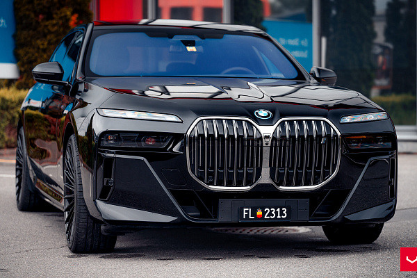 Фото дисков Vossen HF-8 Черный глянец на BMW 7 (G70)