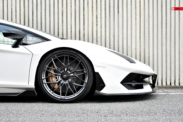 Фото дисков Anrky S1-X1 Глянцевый темный лак на Lamborghini Aventador