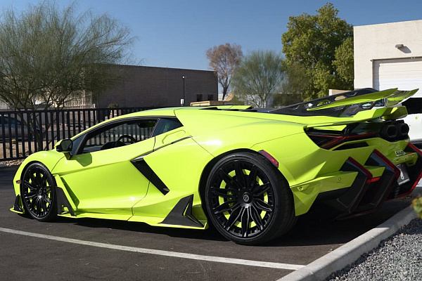 Фото дисков Brixton Forged NC04-R Черный сатин на Lamborghini Revuelto