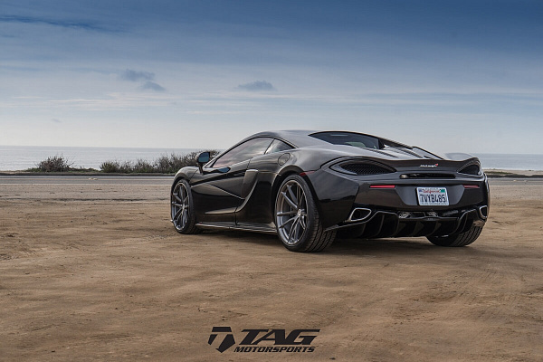 Фото дисков HRE P104 Глянцевый темный лак на McLaren 570S