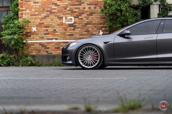 Фото дисков Vossen S17-04 Глянцевый тонированный лак на Tesla Model S