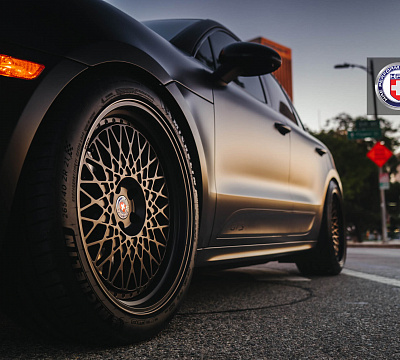 Фото дисков HRE 501 на Porsche Macan I