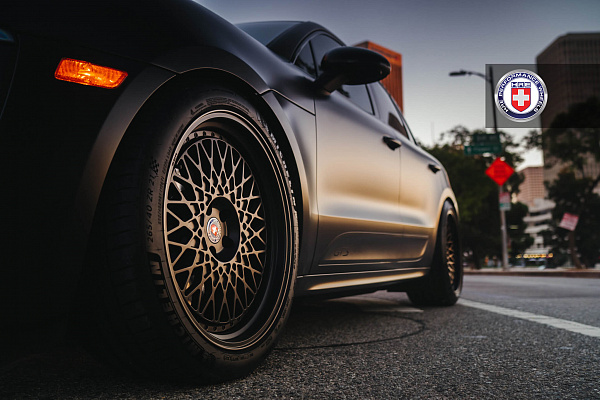 Фото дисков HRE 501 Черный сатин на Porsche Macan I