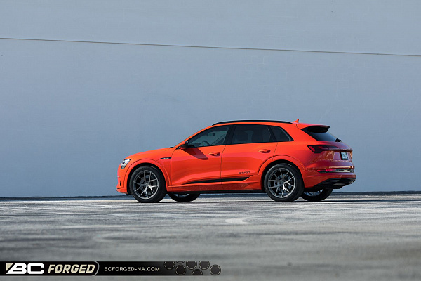 Фото дисков BC Forged RZ21 Глянцевый графит на Audi E-tron