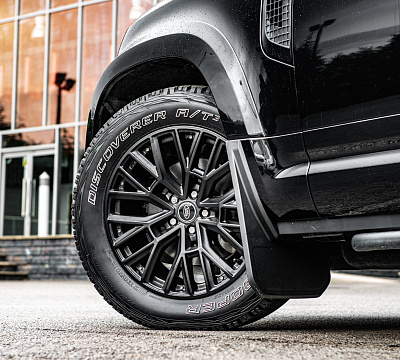 Фото дисков Kahn RS 3.0 на Land Rover Defender II