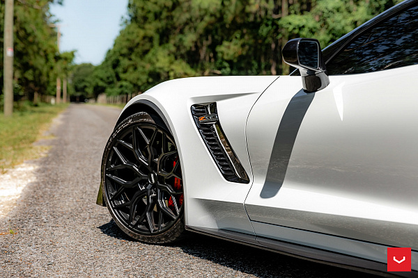 Фото дисков Vossen HF-2 Черный глянец на Chevrolet Corvette C7