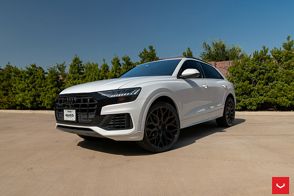 Фото дисков Vossen HF-2 Черный глянец на Audi Q8