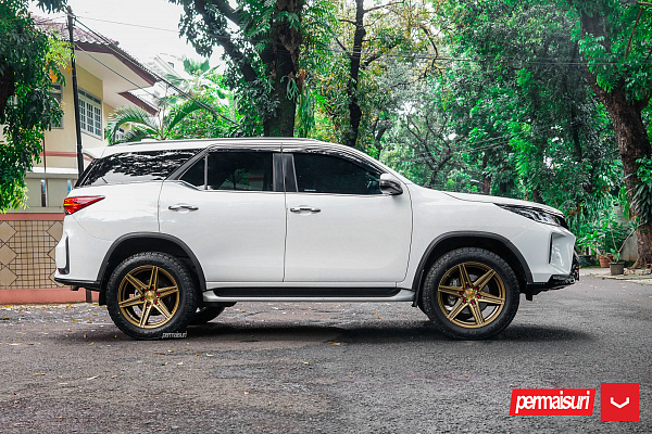 Фото дисков Vossen HF6-2 Глянцевое темное золото на Toyota Fortuner II