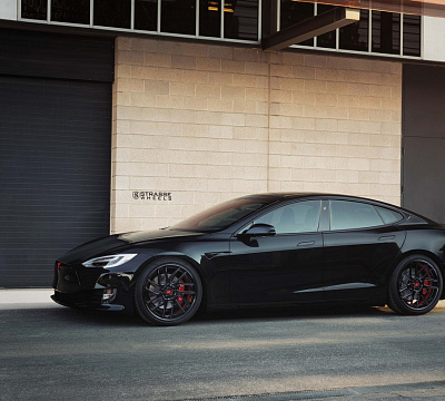 Фото дисков Strasse Wheels SM7T Deep Concave на Tesla Model S