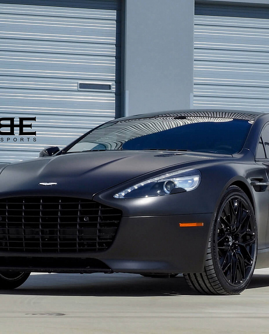 Фото дисков P200 Черный глянец на Aston Martin Rapide 2