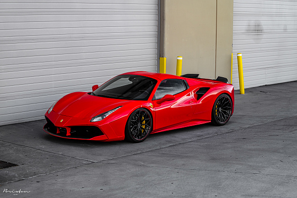 Фото дисков Brixton Forged CM6-R Черный глянец на Ferrari 488