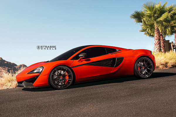Фото дисков Strasse Wheels SM5R Deep Concave Monoblock Черный глянец на McLaren 570S