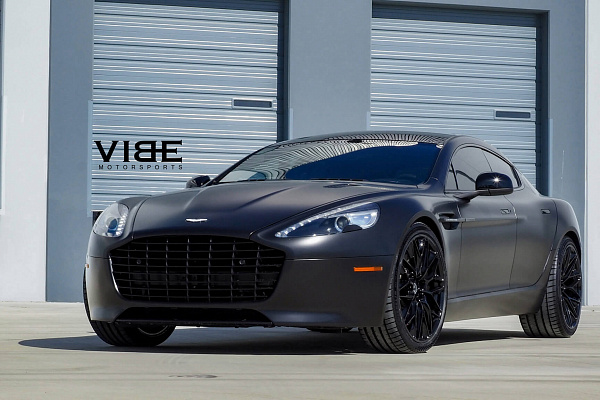 Фото дисков HRE P200 Черный глянец на Aston Martin Rapide 2