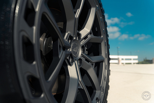 Фото дисков Vossen UV-X Матовый графит на Land Rover Defender II