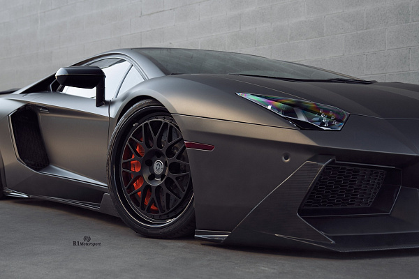 Фото дисков HRE 300 Черный сатин на Lamborghini Aventador