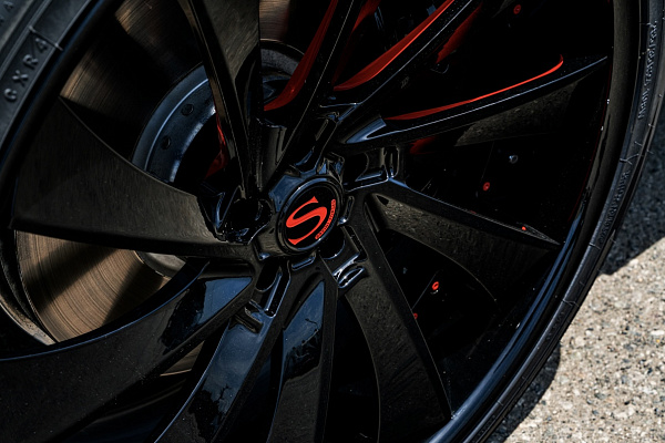 Фото дисков Savini SV81 Черный глянец на Rolls-Royce Cullinan
