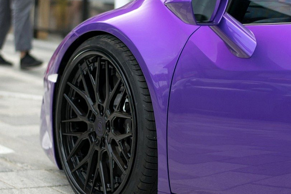 Фото дисков Strasse Wheels SV10M Deep Concave FS Черный глянец на Lamborghini Huracan