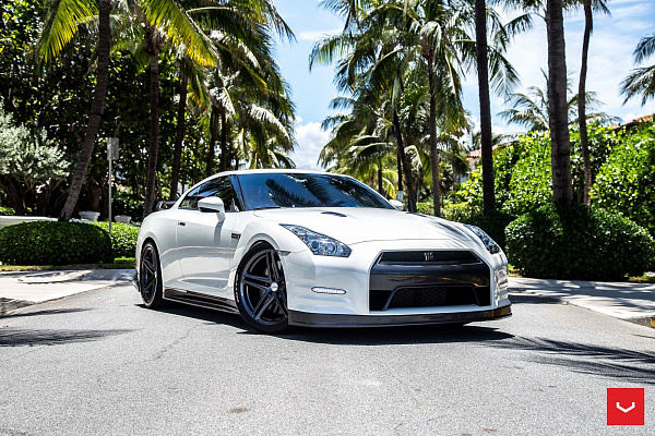 Фото дисков Vossen VFS-5 Глянцевый графит на Nissan GT-R