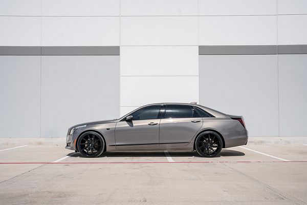 Фото дисков Savini BM15 Черный глянец на Cadillac CT5