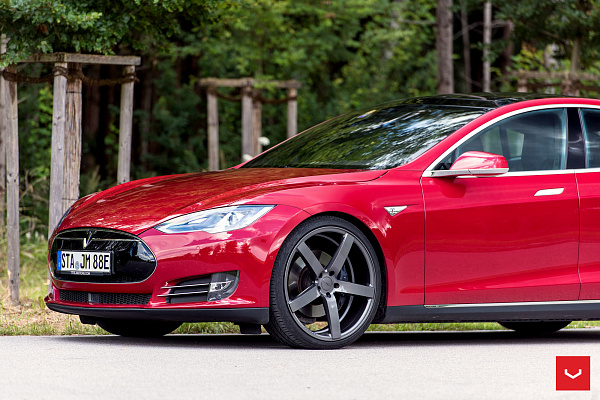 Фото дисков Vossen CV3 Глянцевый графит на Tesla Model S