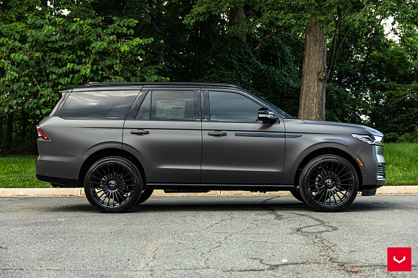 Фото дисков Vossen HF-8 Черный глянец на Lincoln Navigator V