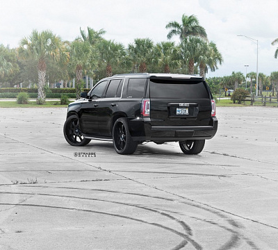 Фото дисков Strasse Wheels T8 Signature на GMC Yukon V