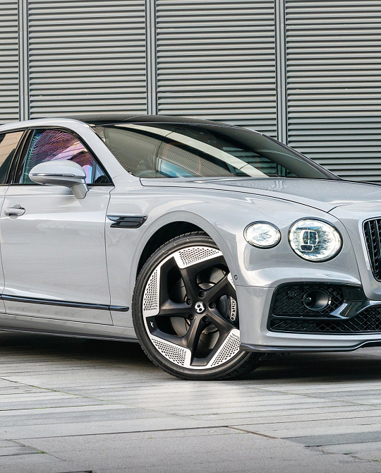 Фото дисков Type 8 Черный матовый на Bentley Flying Spur III