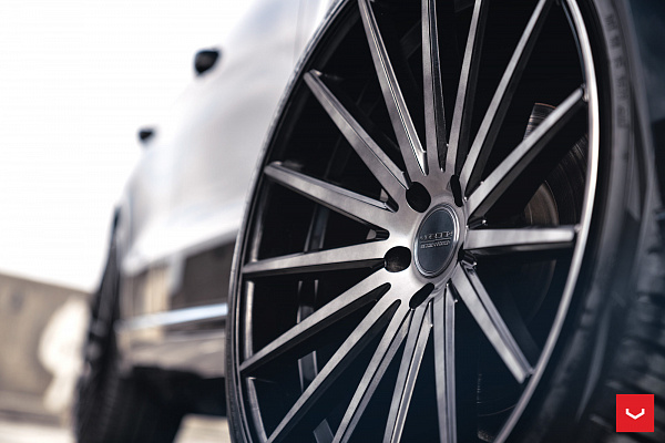 Фото дисков Vossen VFS-2 Глянцевый темный лак на Audi Q5 (8R)