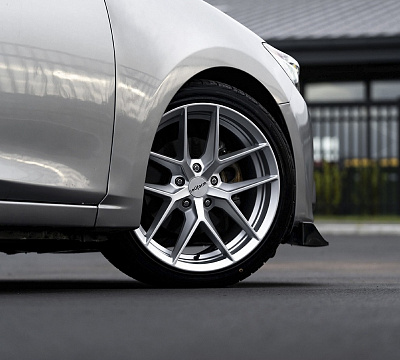 Фото дисков Rotiform FLG на Mazda 3 III