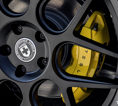 Фото дисков HRE FF01 на Tesla Model 3