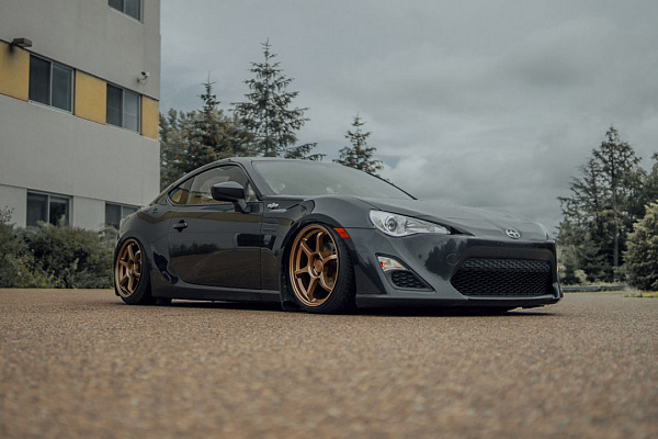 Фото дисков Motegi Racing MR145 TRAKLITE 3.0 Сатиновая бронза на Toyota GT86