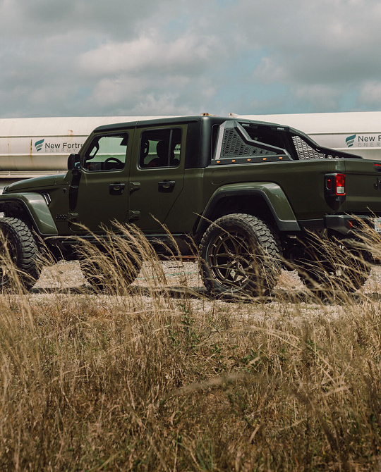 Фото дисков HFX-1 (5-Lug) Сатиновая бронза на Jeep Gladiator II (JT)