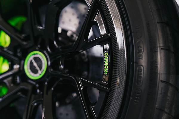 Фото дисков Brixton Forged PF10 Черный глянец на McLaren 720S