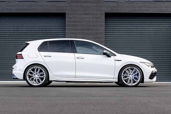 Фото дисков Bola FLS Сатиновый лак на Volkswagen Golf VIII