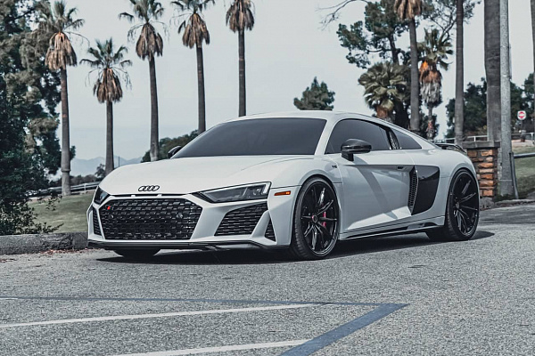 Фото дисков Brixton Forged FDE11 Черный глянец на Audi R8 (4S)