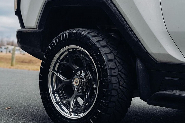 Фото дисков 4PLAY 4PF6 Глянцевый темный лак на GMC Hummer EV