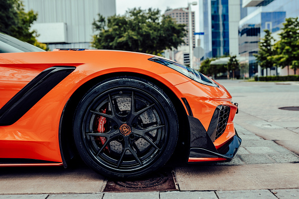 Фото дисков Strasse Wheels SM5R Deep Concave FS Другой цвет на Chevrolet Corvette C7