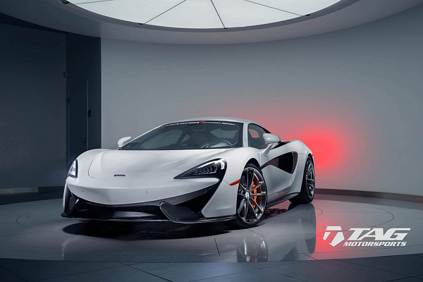 Фото дисков HRE P104 Глянцевый темный лак на McLaren 570S