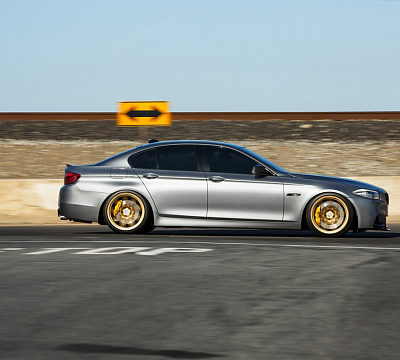 Фото дисков HRE 301M на BMW 5/M5 (F10)