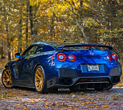 Фото дисков Strasse Wheels SM5R Deep Concave Monoblock на Nissan GT-R