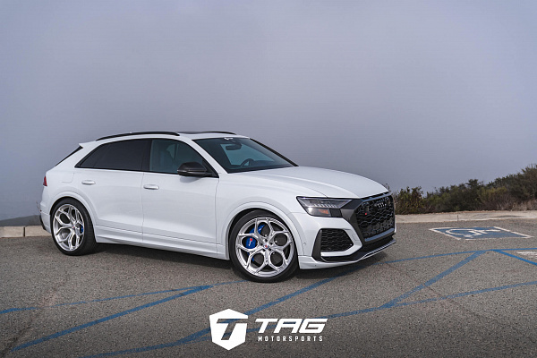 Фото дисков HRE P111SC Глянцевый лак на Audi Q8