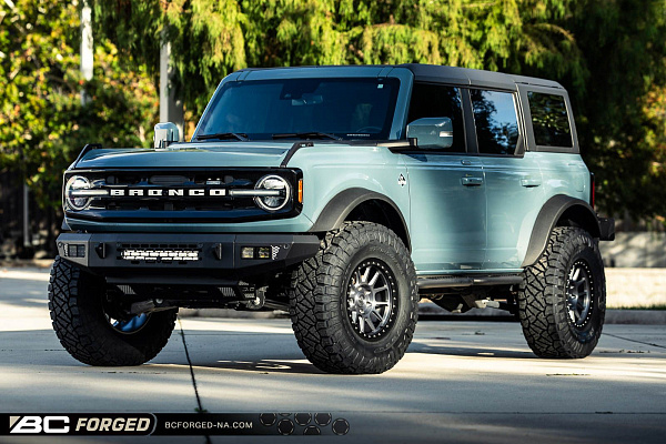 Фото дисков BC Forged RD03-BL Сатиновый тонированный лак на Ford Bronco