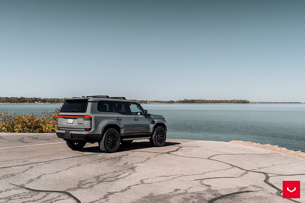 Фото дисков Vossen HF6-4 Черный глянец на Lexus GX III