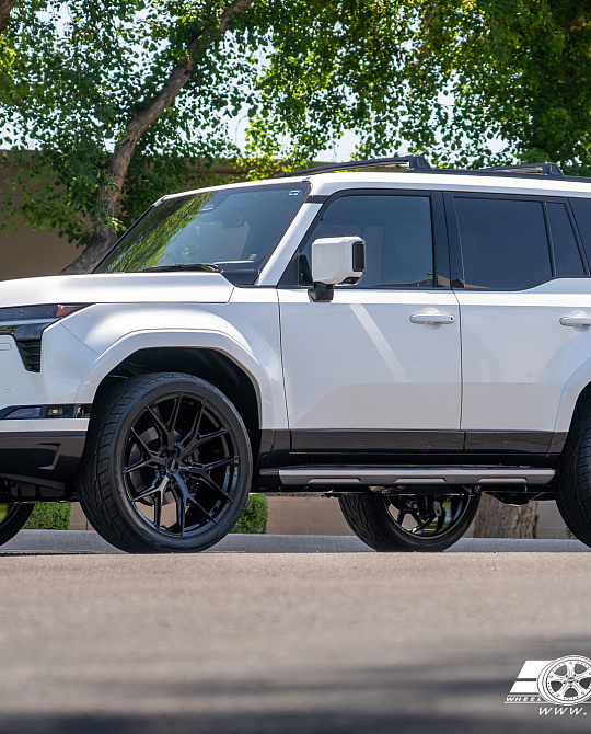 Фото дисков HF6-4 Черный глянец на Lexus GX III