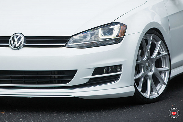 Фото дисков Vossen VFS-6 Серебро на Volkswagen Golf VII