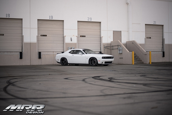 Фото дисков MRR M392 Черный сатин на Dodge Challenger III