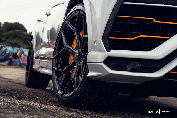 Фото дисков NOVITEC NL4 Черный глянец на Lamborghini Urus