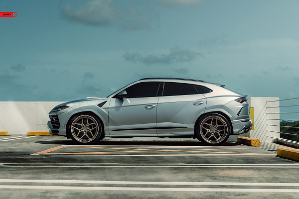 Фото дисков Anrky S3-X4 Глянцевая шампань на Lamborghini Urus