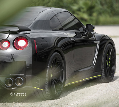 Фото дисков Strasse Wheels SV1 Deep Concave Monoblock на Nissan GT-R