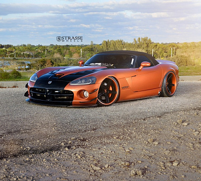 Фото дисков Strasse Wheels S5 Deep Concave на Dodge Viper